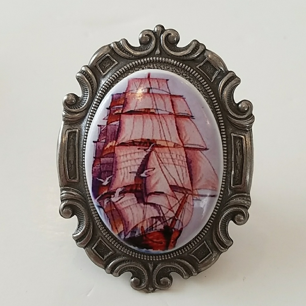 GASOLINE GLAMOUR PORCELAIN pirate ship cameo ring - Picture 4 of 4